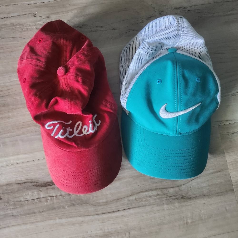 Set of 2 Mens Golf Caps Hats. Red TITLEIST Green NIKE. Great Condition